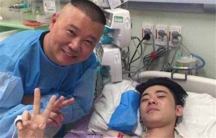 张云雷坠楼事件(张云雷怎么从南京站摔下去的)