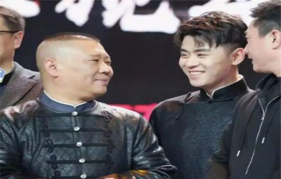 ​张云雷坠楼事件(张云雷怎么从南京站摔下去的)