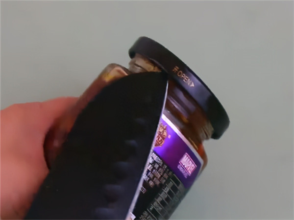 玻璃瓶密封太紧怎么打开(玻璃密封罐吸住了打不开)