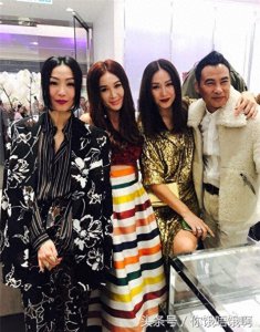 ​温碧霞郑秀文任达华合照 温碧霞修图只修自己 又一个自私的明星！