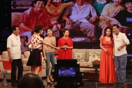 那一次《我爱我家》剧组聚会，极少露面的女神“贾小凡”也来了