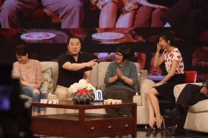 那一次《我爱我家》剧组聚会，极少露面的女神“贾小凡”也来了