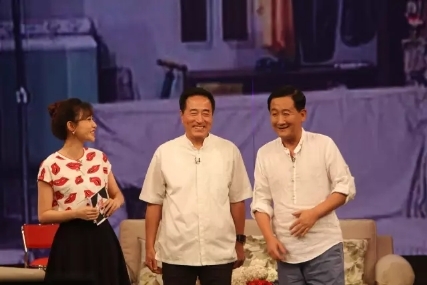 那一次《我爱我家》剧组聚会，极少露面的女神“贾小凡”也来了