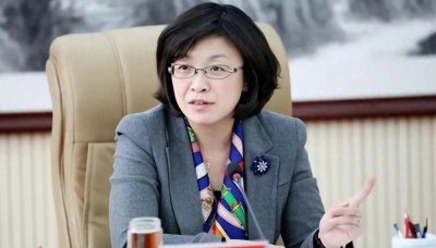 ​女贪官杨晓波：玩权色交易连跳三级当市长，敛财1400多万，敢玩！