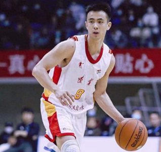 ​赵继伟女友王君瑞，身高1米75，身材和颜值在CBA太太团里堪称一流