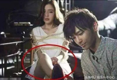 ​导演穿帮不走心，美女老虎凳绳子都快掉了，朱一龙眼里是什么？