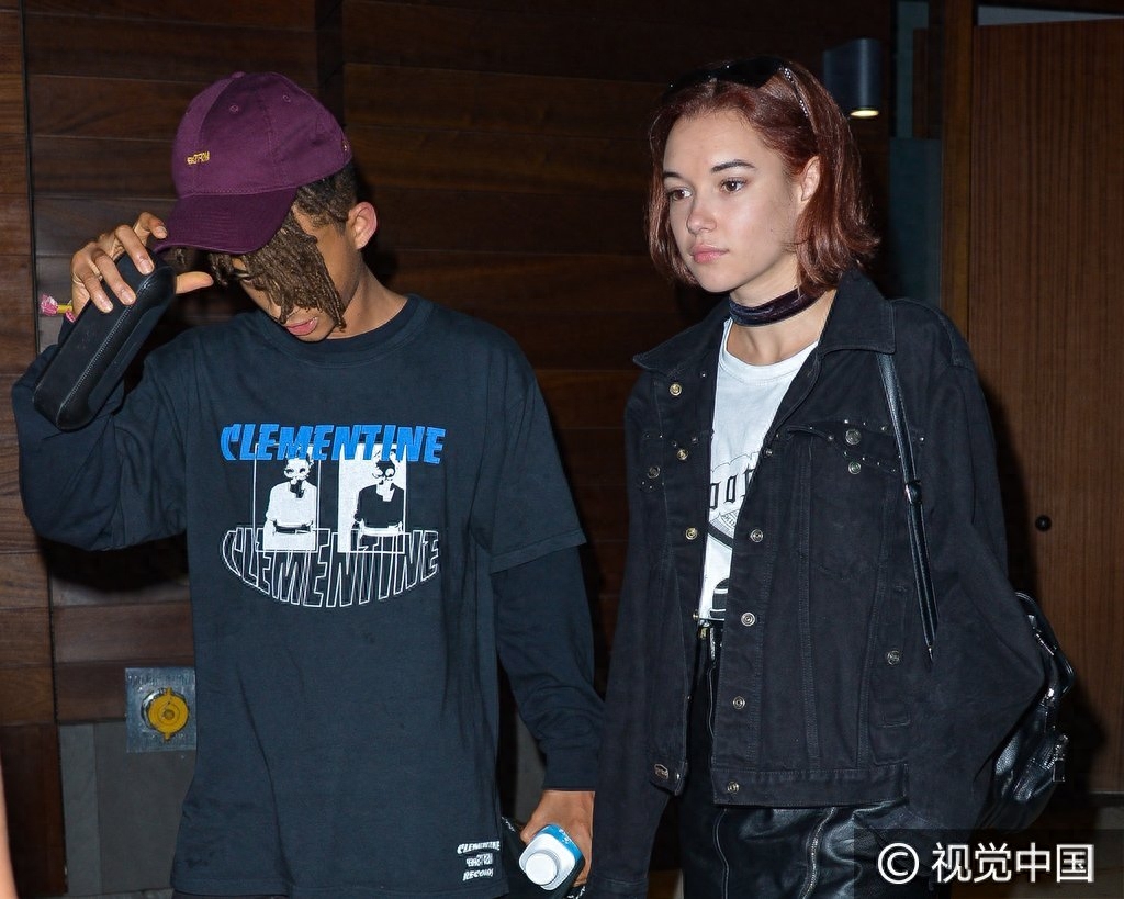 Baby别生气！贾登史密斯望女友似闹误会忙解释 Sarah冷脸不为所动