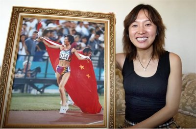 ​王军霞个人资料：经历两次失败婚姻后42岁三婚，仨孩子三个爸爸，如今定居美国