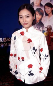 ​演员张延个人资料简介：嫁大5岁丈夫，结婚19年生一女，女儿比她还漂亮