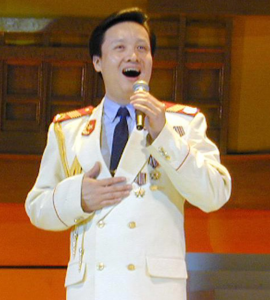 ​阎维文个人资料：零绯闻40年只爱老婆一人，陪着妻子抗癌34年，如今苦尽甘来