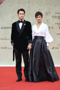 ​袁弘个人资料介绍：与胡歌是多年挚友，娶二婚张歆艺，如今爱情事业双丰收