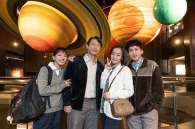 ​陈妤「一家四口」合照曝光！《华灯》爱子虎妈卖萌变慈母