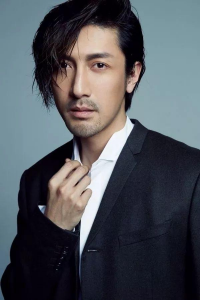 ​张鲁一个人资料简介:入行18年低调演戏，私生活很神秘，结婚多年零绯闻
