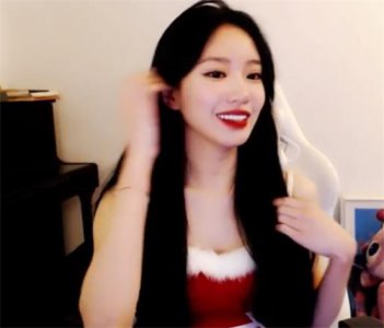 ​斗鱼LOL女主播小苏菲自爆和开塞露的那些陈年往事