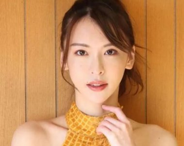 ​奈月塞娜是谁 她的个子好高呀