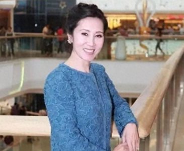 ​王健林老婆林宁唯一的全家福曝光 父亲是名军人