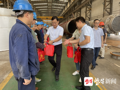 ​高温慰问送清凉 情系一线暖人心