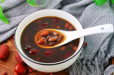 ​吃什么补气血 一个大补气血的食疗方，助你养出好气色，肌肤红润有光泽