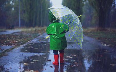 ​雨衣上的霉点如何快速去除（怎么去掉雨衣上的霉点怎么去除）