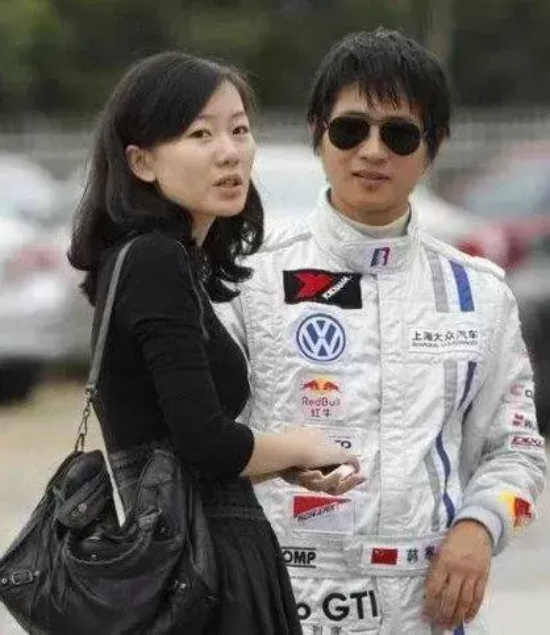 韩寒两个老婆都是谁（韩寒老婆资料介绍）