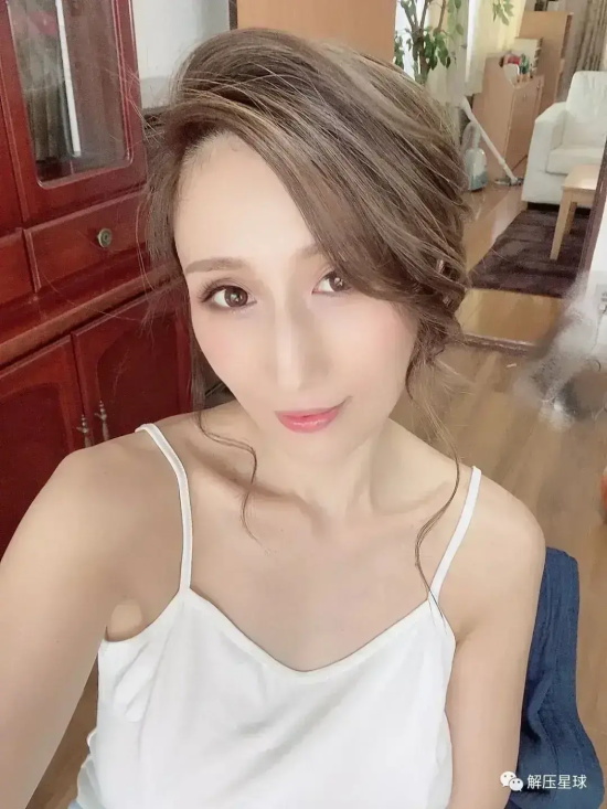 日本京香老师Julia高清美图合集，轻熟女路线的王者！