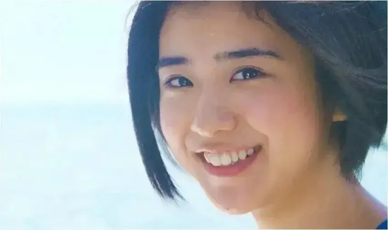 不拘小节的岛国美女：黑岛结菜
