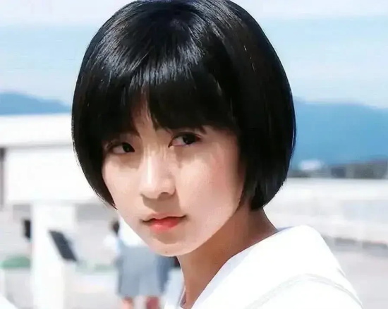 不拘小节的岛国美女：黑岛结菜