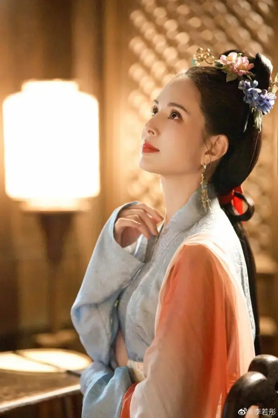 李若彤的宋朝仕女仿妆古风写真，美艳动人完全不像56岁！