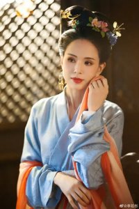 ​李若彤的宋朝仕女仿妆古风写真，美艳动人完全不像56岁！