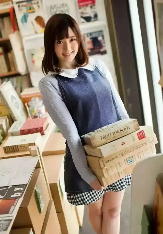 灰毛衣女神铃原爱蜜莉日常美照，像流星般转瞬即逝的美丽！