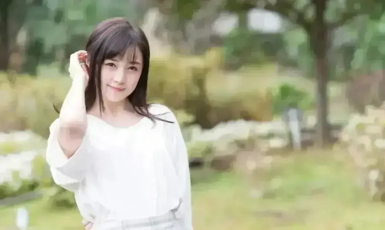 灰毛衣女神铃原爱蜜莉日常美照，像流星般转瞬即逝的美丽！