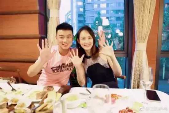 王皓妻子为什么要跳贴身舞蹈？奥运冠军王皓目睹转身愤然离场