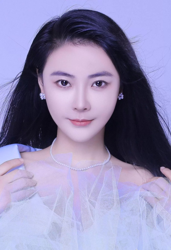“世界小姐亚军”吴丹穿开衩长裙写真，露出一米七大长腿