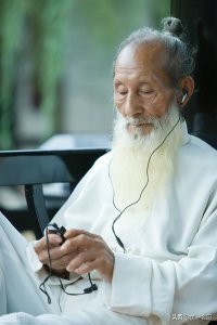 ​1个鸡蛋多少克（1个鸡蛋多少克蛋清）