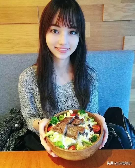 黑嘉嘉身高多少（黑嘉嘉身高体重介绍）