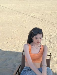 ​张琳苑海边沙滩写真，白色泳衣尽显绝好身材