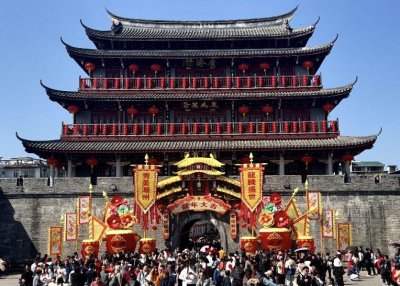 ​岭南春意暖，众客似云来