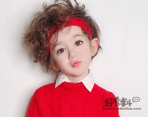 周嘉诚的爸爸妈妈是谁 周嘉诚是男孩子还是女孩子