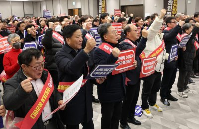 ​超万实习和住院医生请辞，逾9000人已离岗！首都圈多家大医院手术和诊疗量减半