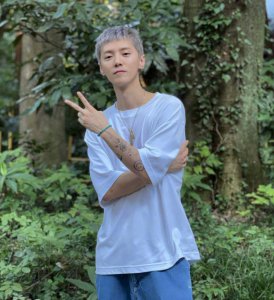 ​鹿晗黑料风波升级，关晓彤剪坏头发，鹿晗公告新专辑出问题