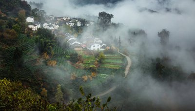 ​第一阶梯与第二阶梯的分界线图 中国三大阶梯分界线图