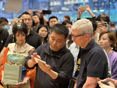 ​库克现身北京三里屯Apple店，现场体验逆水寒手游