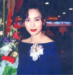 ​谈恋爱总结生意经？她四次拒嫁豪门，靠炒楼、卖珠宝逆袭身价5亿