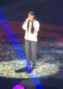 ​IU台湾演唱会哀悼地震遇难者！向救援人员表示感谢