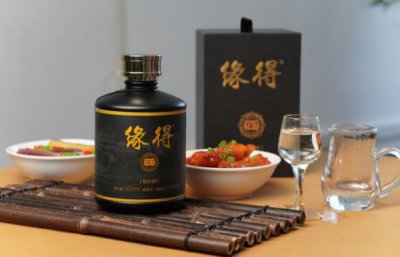 ​白酒和红酒的区别(红酒和白酒能一起储藏吗)