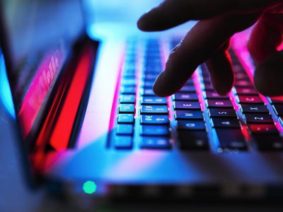 ​这位基金经理堪称“老鼠仓”专业户，公募时搞，跳槽私募还接着搞