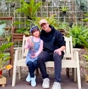 ​福原爱前夫晒女儿近照：孩子长得像妈妈，圆脸萌萌超可爱