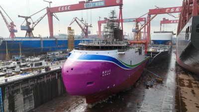 ​我国首艘深远海多功能科学考察及文物考古船在广州南沙出坞