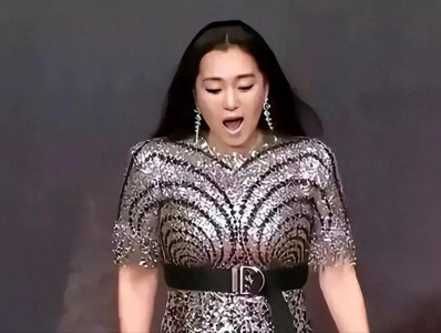 ​6位貌美却身材魁梧的“大体格子”女星，就吃亏在“肩膀”上