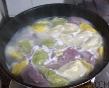 ​煮饺子用冷水还是热水？煮饺子用大火还是小火？